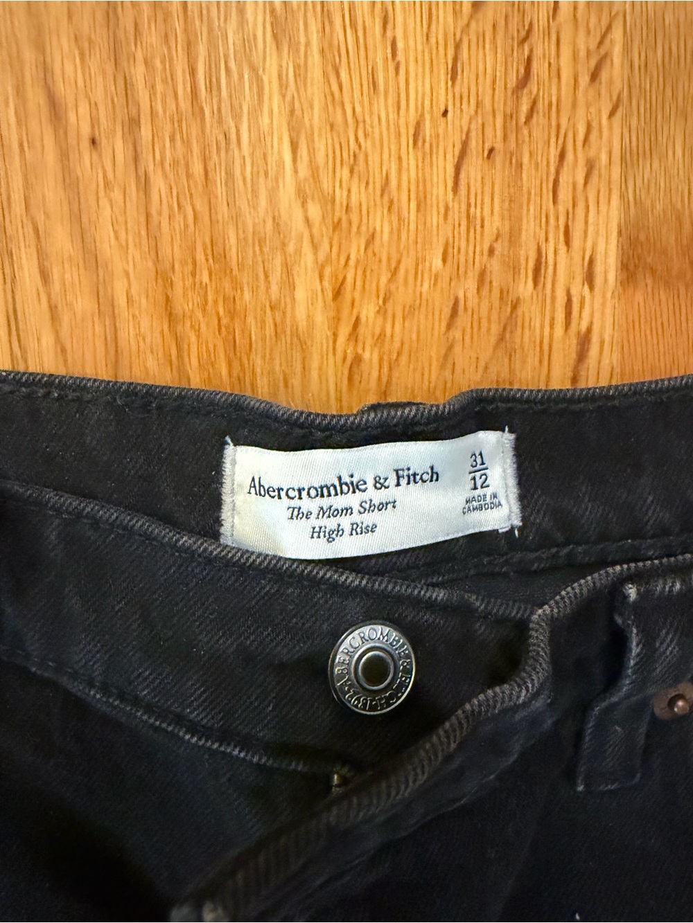 Abercrombie & Fitch High-Rise Mom Short - Picture 2 of 3